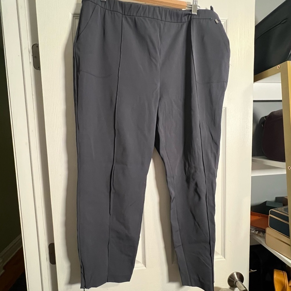 EUC St. John cropped pants blue gray Size 16 zip ankles nylon elastane